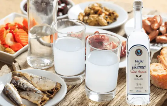 Ouzo ist eine der bekanntesten griechischen Spezialitäten